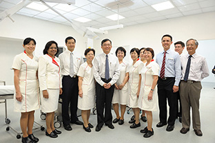 Health Minister, Mr Gan Kim Yong celebrates Nurses' Day with JurongHealth Campus