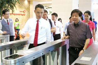 JurongHealth Campus welcomes Transport Minister Mr Khaw Boon Wan