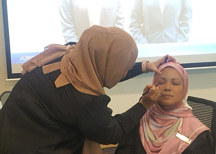 Professional Grooming and Body Language Photo 1