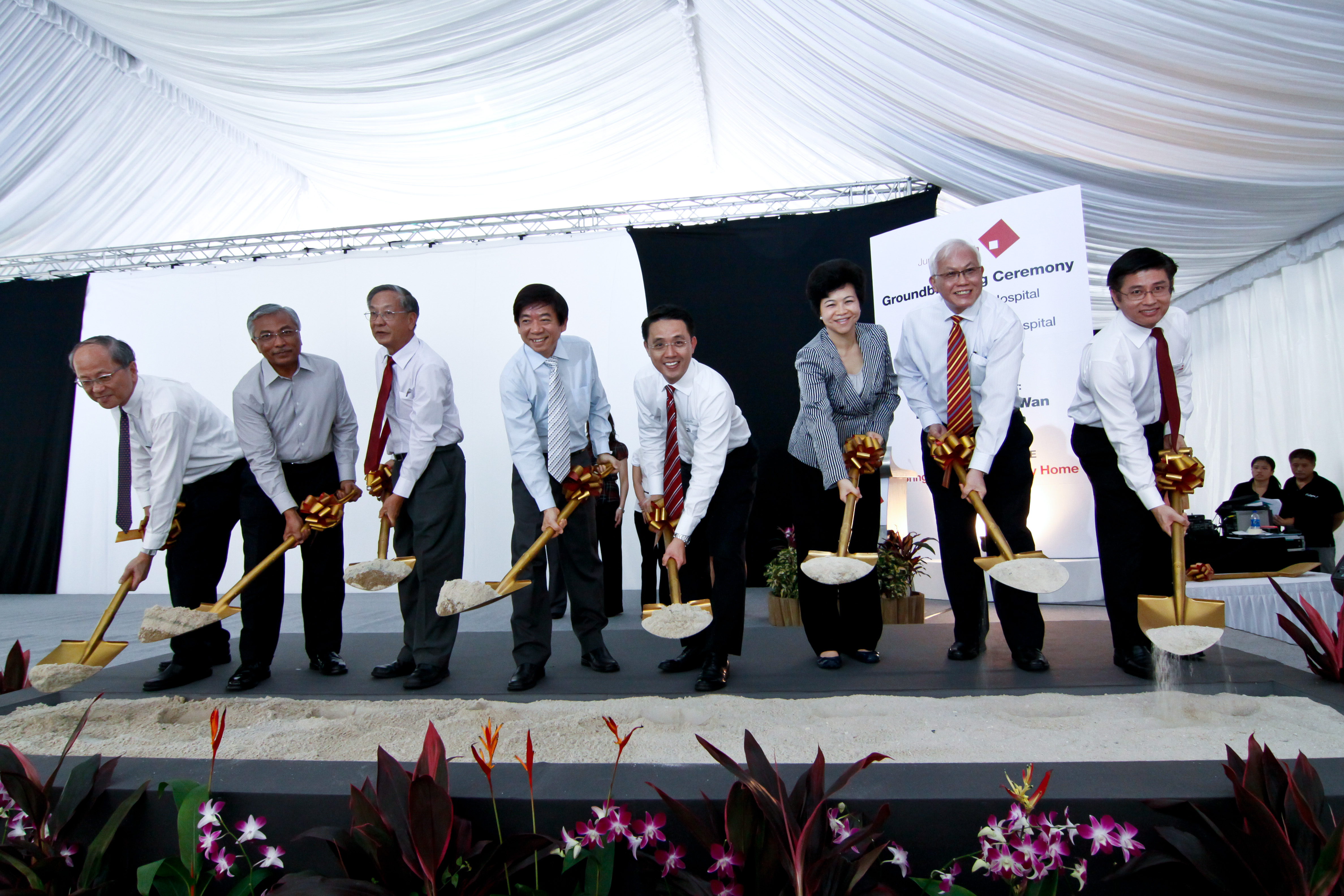 2010-NTFGH-JHC-Groundbreaking-Ceremony-11092010-(5).jpg